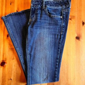 Women’s AE live your life Artist Jean. Size 8 regular.